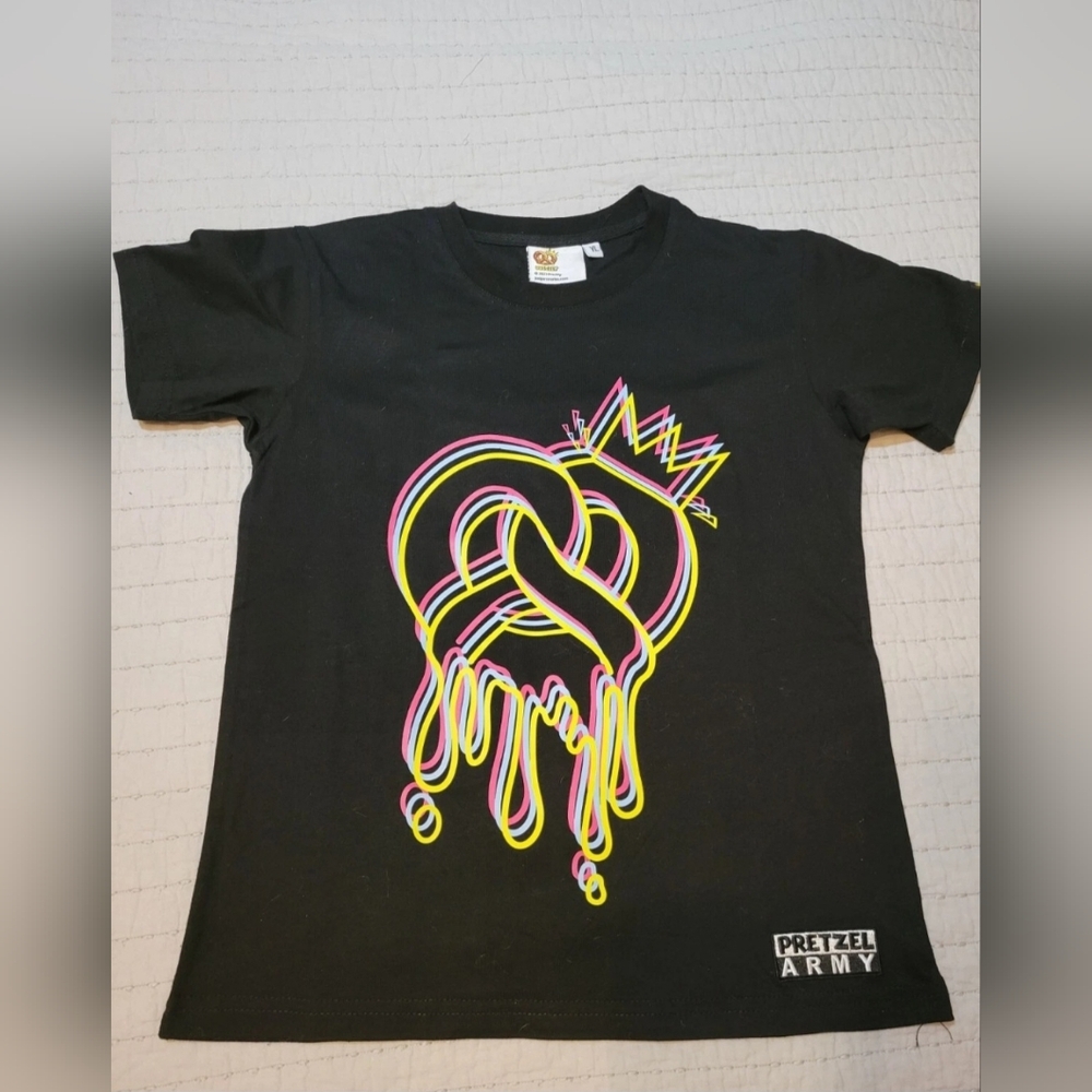 Prezley You Tuber Gamer Pretzel Army Pretzel Drip Tee Youth M/L